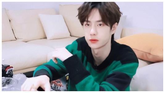 吃瓜娱乐爆料王一博,瓜田里的青春偶像，娱乐风暴中的闪耀星辉